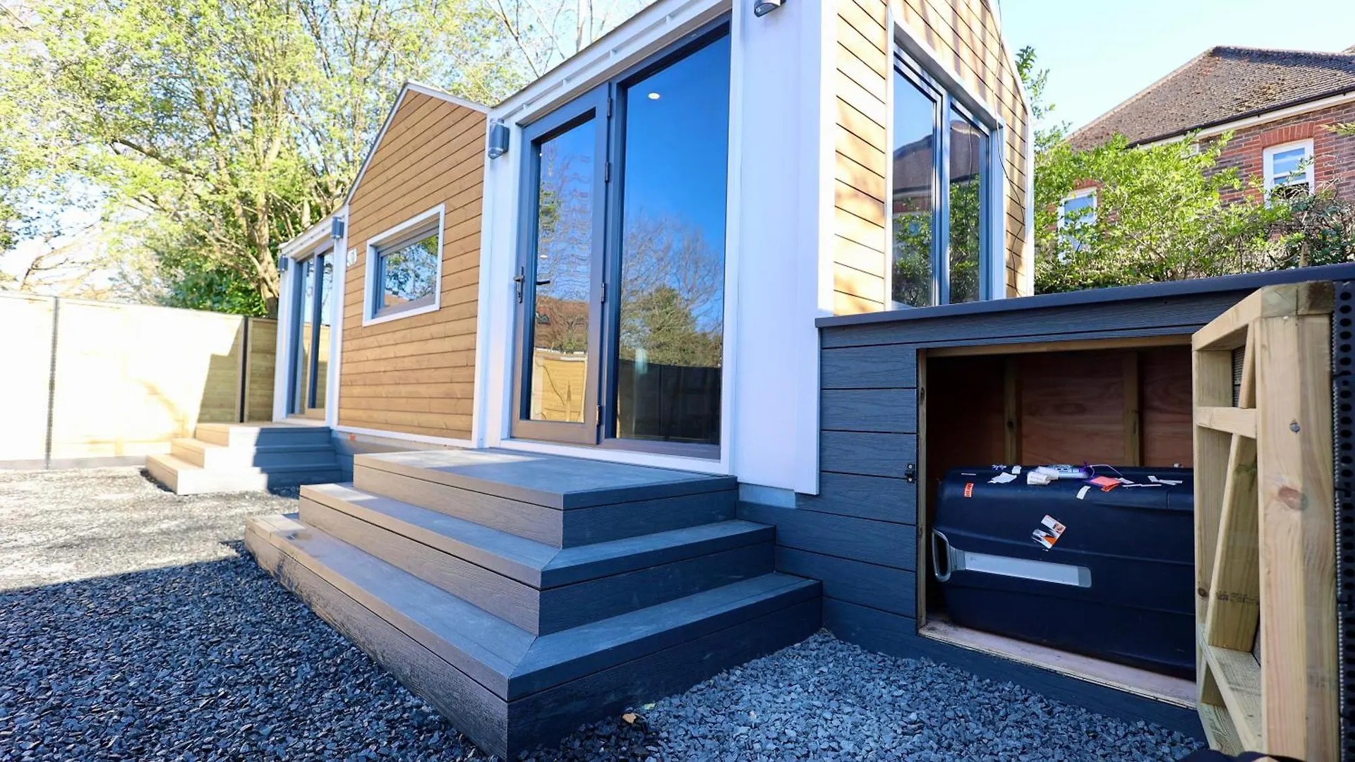 The Gatwick Cabin With Airport Parking Available Horley United Kingdom