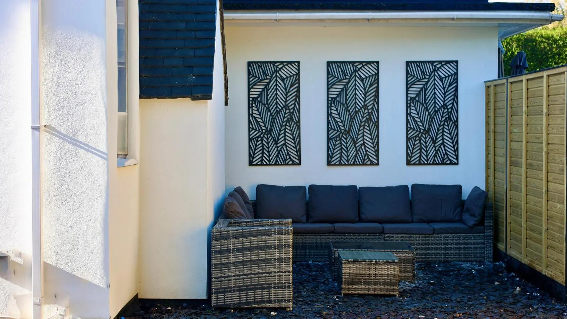 Chalet The Gatwick Cabin With Airport Parking Available Horley United Kingdom
