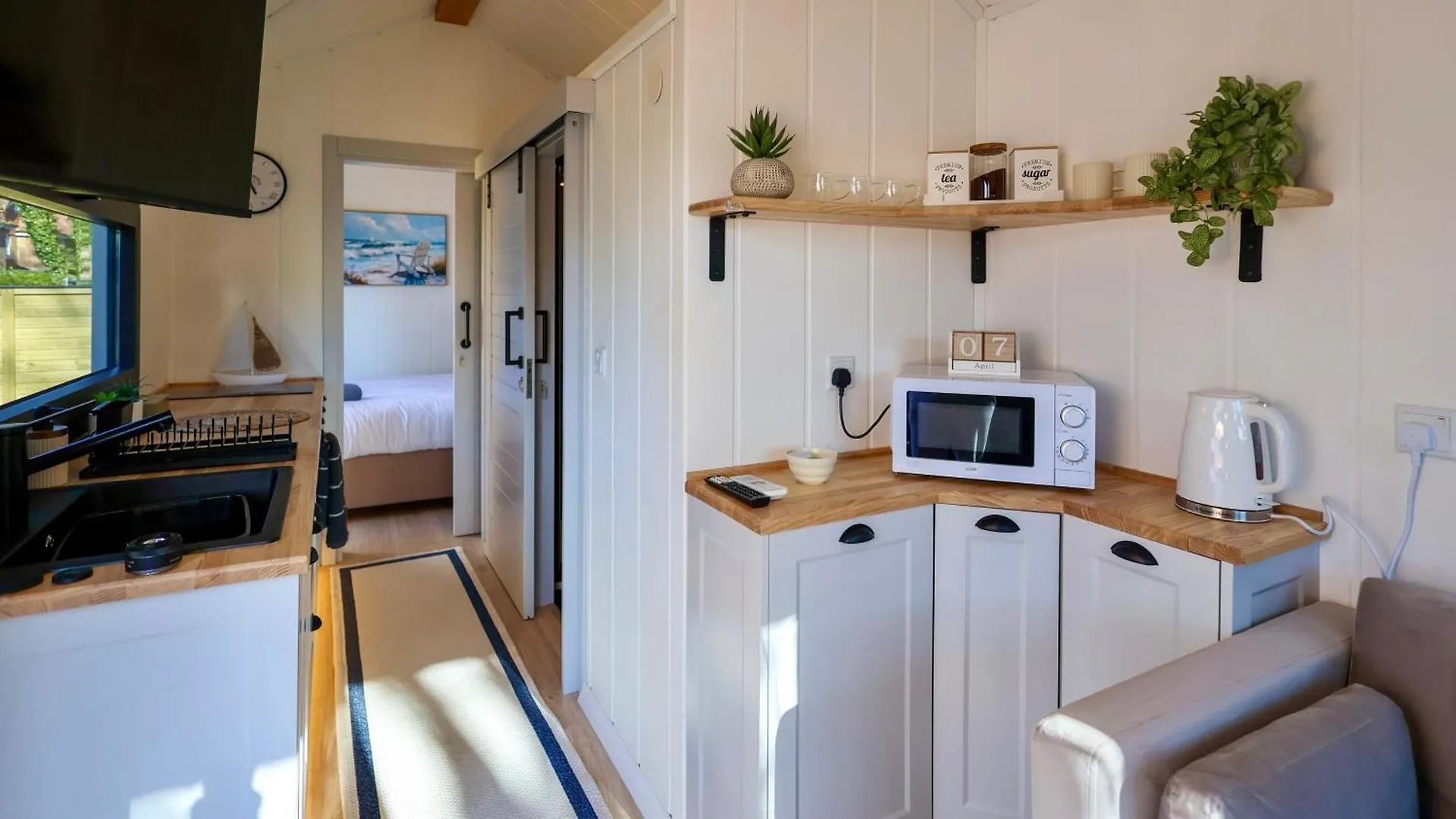 The Gatwick Cabin With Airport Parking Available location
